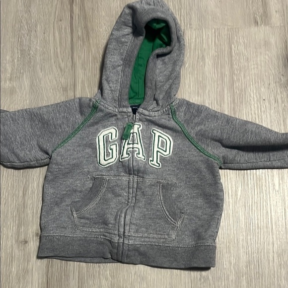 4/$30 GAP Heather Grey Sweater with Green Lining - Picture 1 of 1